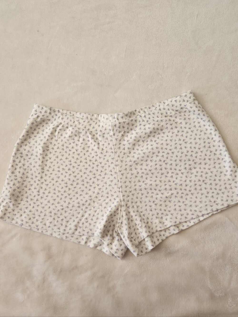 Brandy Melville White Cotton Floral-Trim Shorts